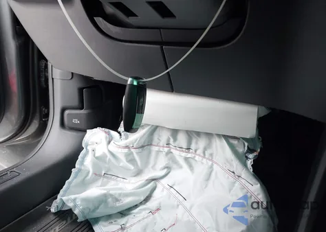 2023 Ford Mustang Mach-E Select z USA, uszkodzony, nr VIN 3FMTK1S5XPMB00664